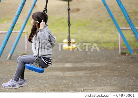 Infant playing on a swing (5-year-old) Infant playing on a swing (5-year-old) 64976001