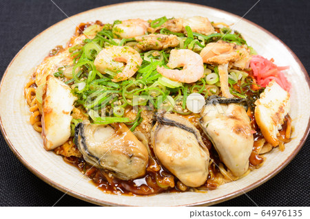 Delicious seafood okonomiyaki 64976135