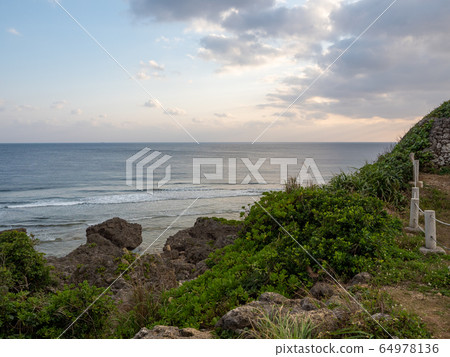 可以眺望大海，沖繩熱帶天堂的固始川城遺址 64978136