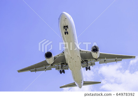 飛機降落波音767-300 飛機降落波音767-300 64978392
