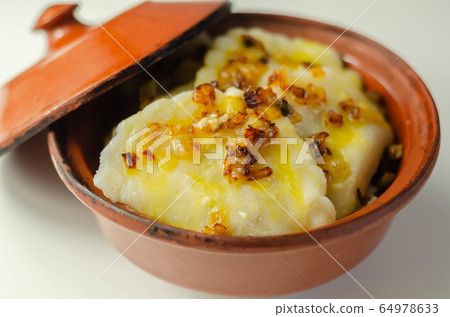 Close up of dumplings sprinkled with fry onion, 64978633