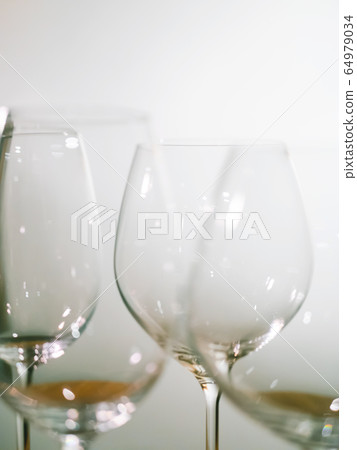 酒杯形象 64979034