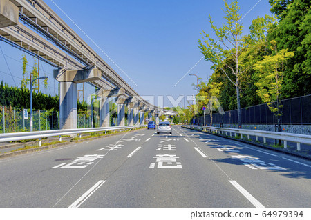 郊區道路圖像 64979394