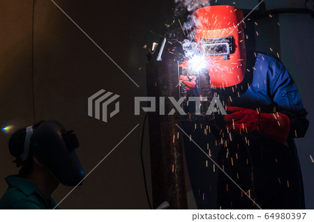 The welder is working 64980397