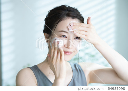 女性洗面奶 64983098