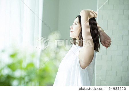 A woman growing A woman growing 64983220