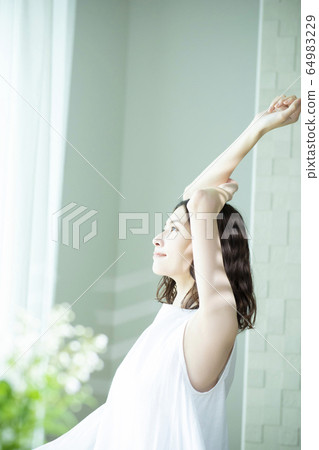 一個女人成長 一個女人成長 64983229