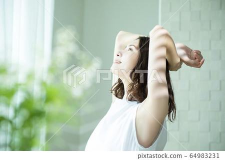 A woman growing A woman growing 64983231