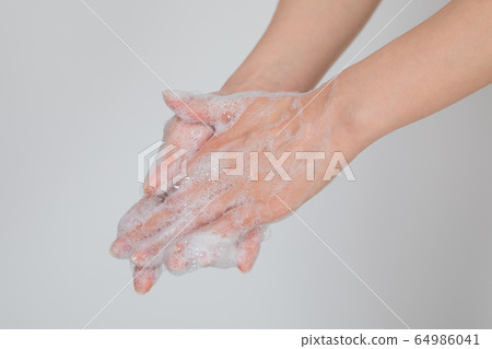 Rub fingertips and nails (woman washing hands) Rub fingertips and nails (woman washing hands) 64986041