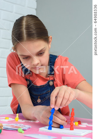 Girl enthusiastically puts chips on each other 64988336