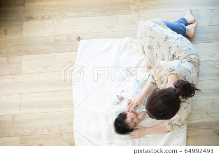 Mom and baby 64992493