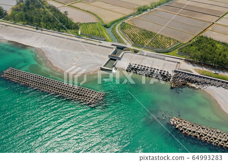 5月上旬，富山縣飯山町橫山區的沿海風景 64993283
