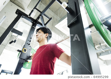 Men training 64995299