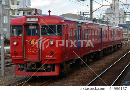 JR Kyushu 713 series at Sunshine Minamimiyazaki Station 64996187