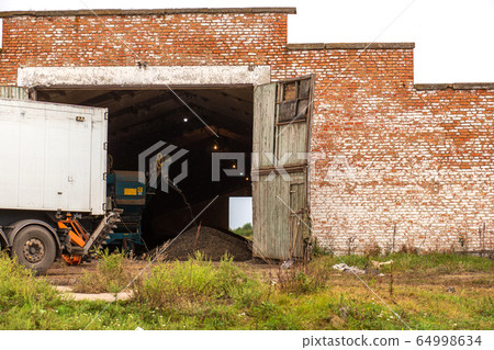 A machine for extracting seeds from sunflowers in A machine for extracting seeds from sunflowers in 64998634