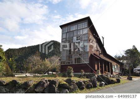 Kamikaz Public House / Takushi Nakamura 64999137