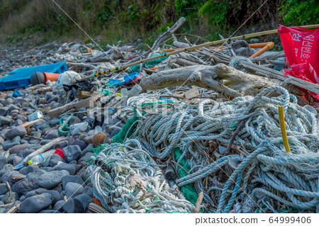 Drifting garbage Drifting garbage 64999406