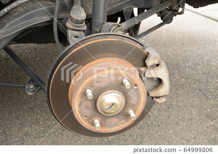 Rust on car hub 64999806