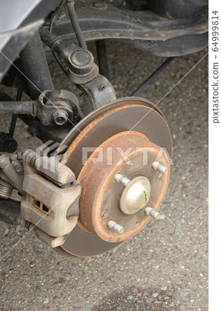 汽車輪轂上的鐵鏽 汽車輪轂上的鐵鏽 64999814