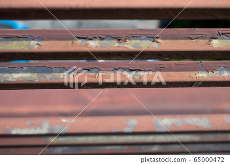 Rusty iron fence 65000472