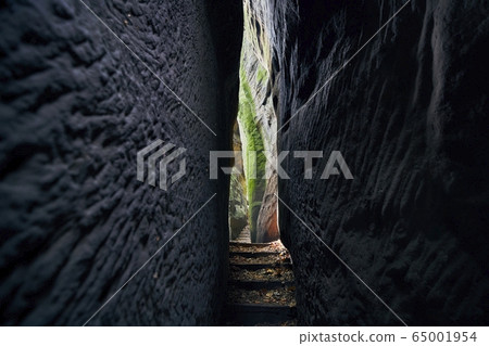 Narrow path in the middle rock formations 65001954