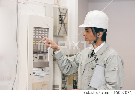 接受檢查的工人 65002074