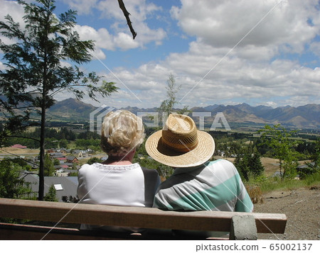 An older couple An older couple 65002137