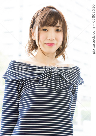 露肩女士 露肩女士 65002510