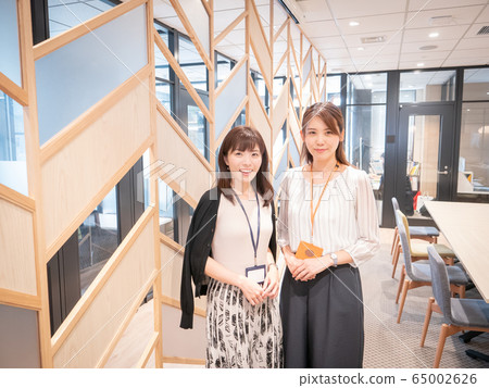 Female business person 65002626