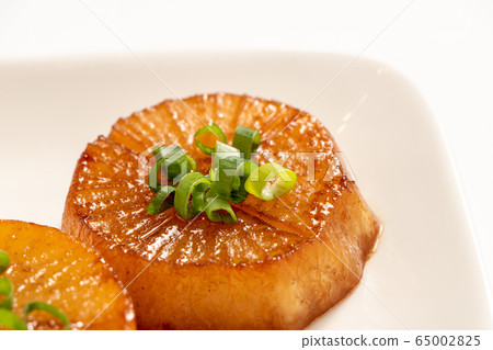 蘿蔔牛排(黃油醬油味)。 蘿蔔牛排(黃油醬油味)。 65002825