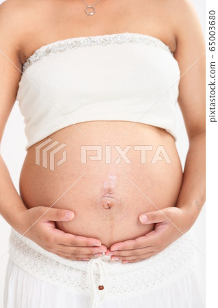 Pregnant women of the moon 65003680
