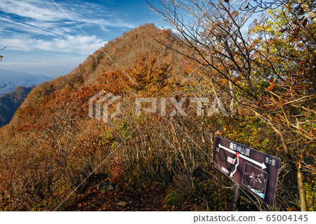 從三坂山脈/ Kakekage Pass地區看到的小岳脊 65004145
