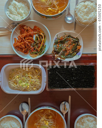Korean table top with healthy and delicious side dishes Korean table top with healthy and delicious side dishes 65005250