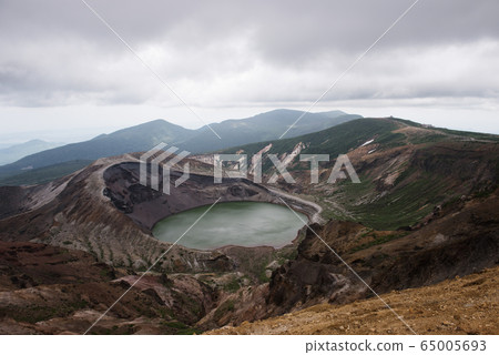 Zao's pot (cloudy weather) 65005693