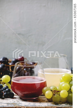 New red and white wine Federweisser 65007385