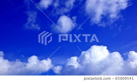 Blue sky 65009541