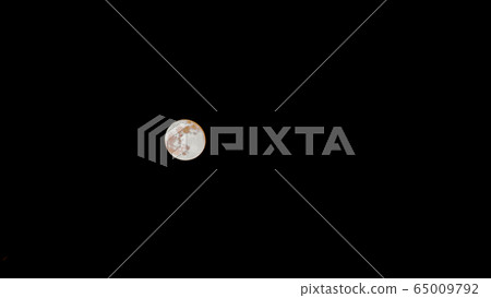 Full moon (pink moon) spring 2020, Northern Hemisphere 65009792