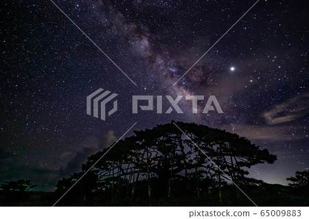 Iheyajima Nento Hiramatsu and the Milky Way 65009883