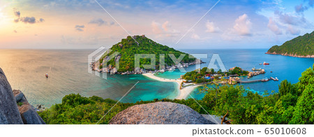 Panorama of viewpoint on Koh Nangyuan island at sunset, Surat Thani in Thailand 65010608