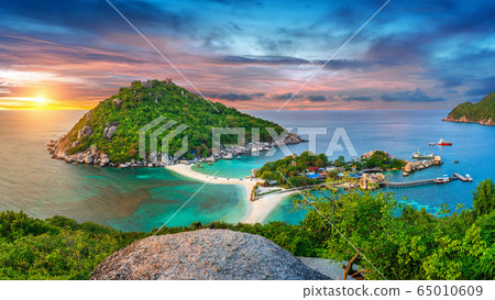 Panorama of viewpoint on Koh Nangyuan island at sunset, Surat Thani in Thailand 65010609