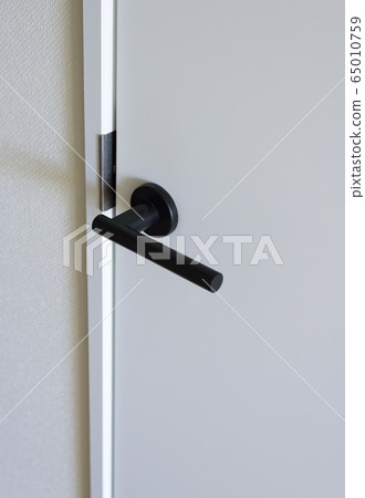 Door handle (lever handle) 65010759