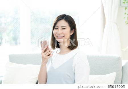 Female smartphone search Female smartphone search 65018005