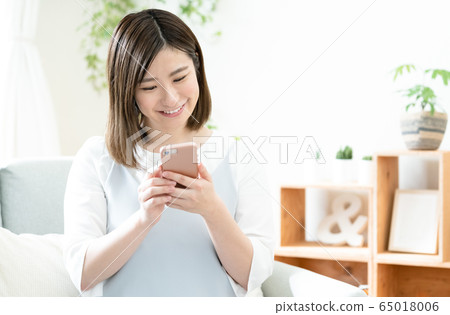 Female smartphone search Female smartphone search 65018006