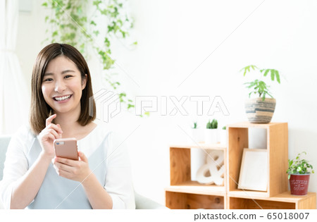 Female smartphone search Female smartphone search 65018007