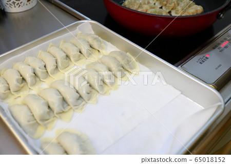 Gyoza  65018152