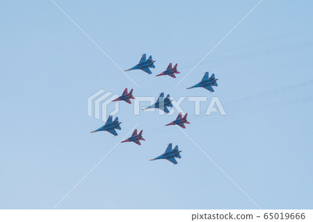 Su-27 Russian Knights & MiG-29 Swifts formation flight Su-27 Russian Knights & MiG-29 Swifts formation flight 65019666