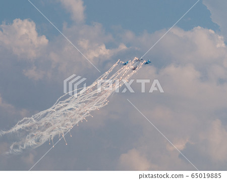 Sukhoi Su-27 Flanker formation flight flare Sukhoi Su-27 Flanker formation flight flare 65019885