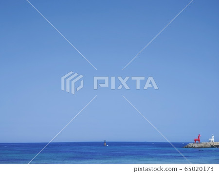 Sea and lighthouse Sea and lighthouse 65020173