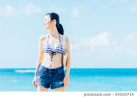 游泳衣的一個少婦 游泳衣的一個少婦 65020734