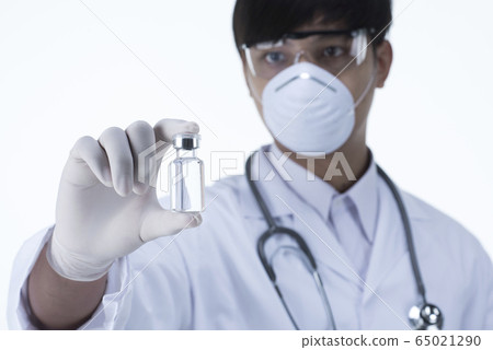 Chemist in laboratory checking test tubes 65021290